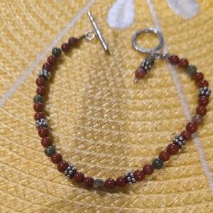 Elegant Beaded Bracelet‎ with Red and Green Tones